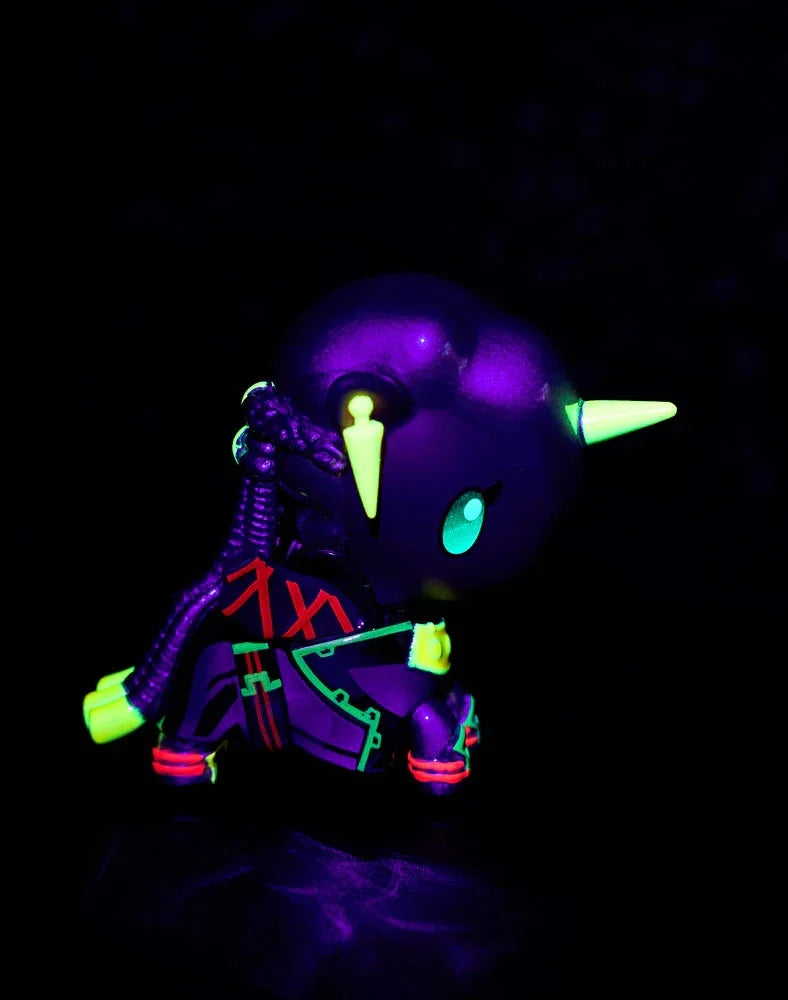 ARCANE Unicorno Black Light Chrome Warrior Ambessa Figurine with Black Light