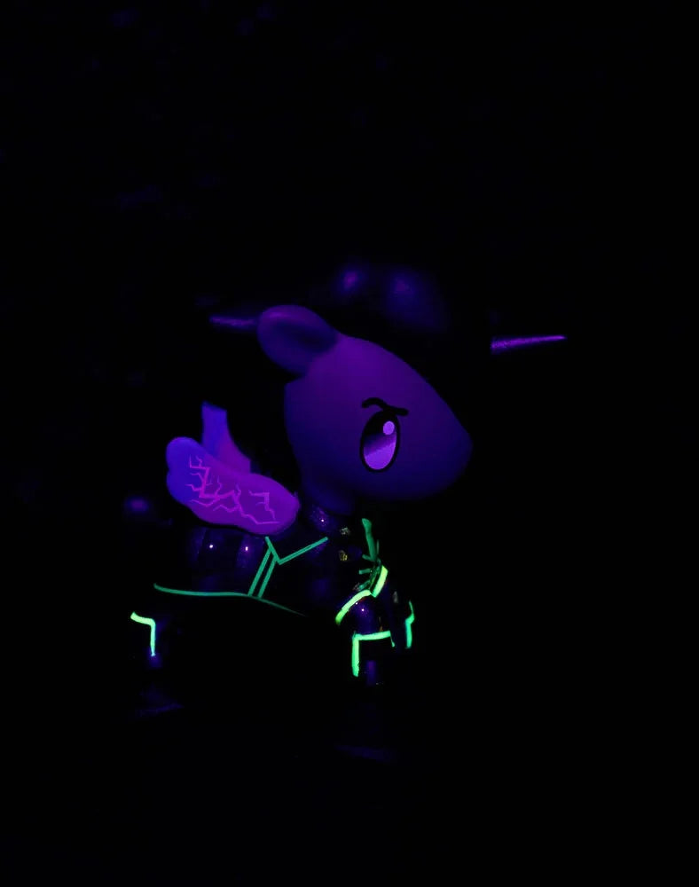 ARCANE Unicorno Black Light Chrome Silco Figurine with Black Light